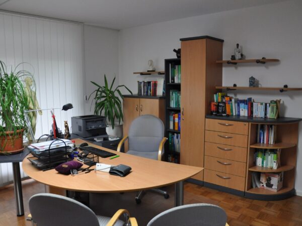 Großes Sprechzimmer